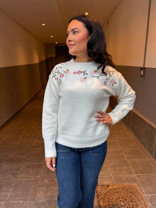 Adriana Genser Hvit
