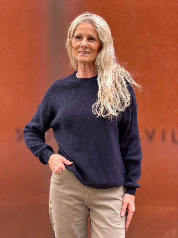 Nira Genser Navy