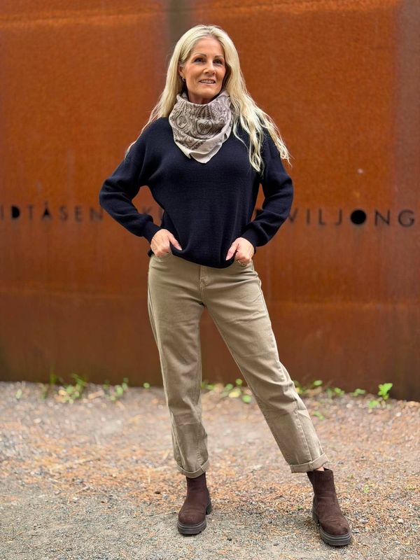 Nira Genser Navy