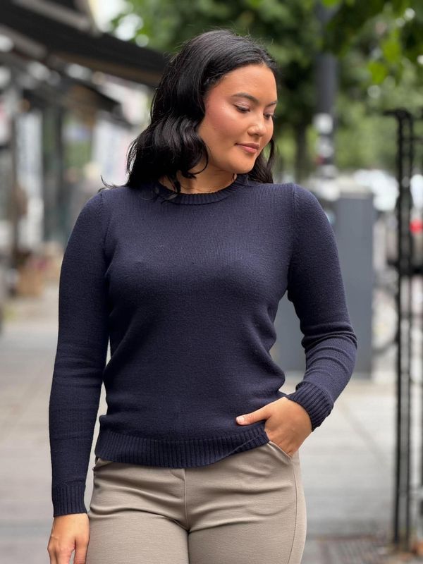 Elle Genser Navy