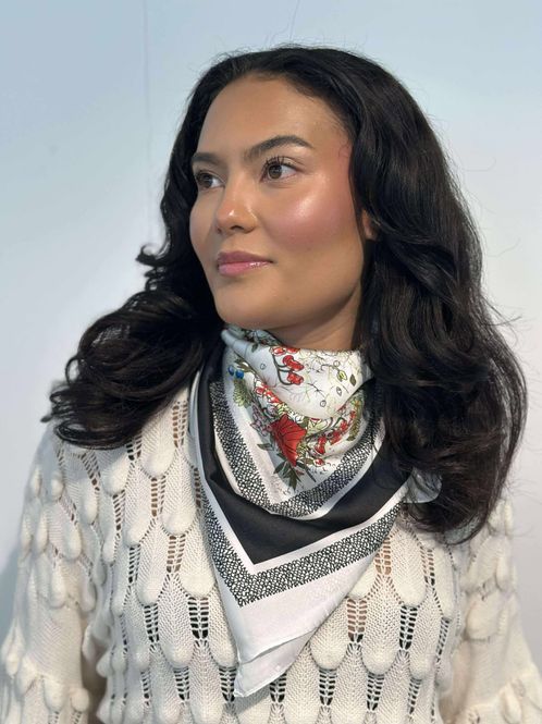 Hovedbilde Silkeskjerf Hvit Blomst